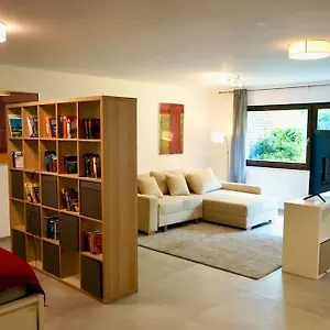 Helle Kellerwohnung Im Gruenen Mit Sauna , Köln Deutschland